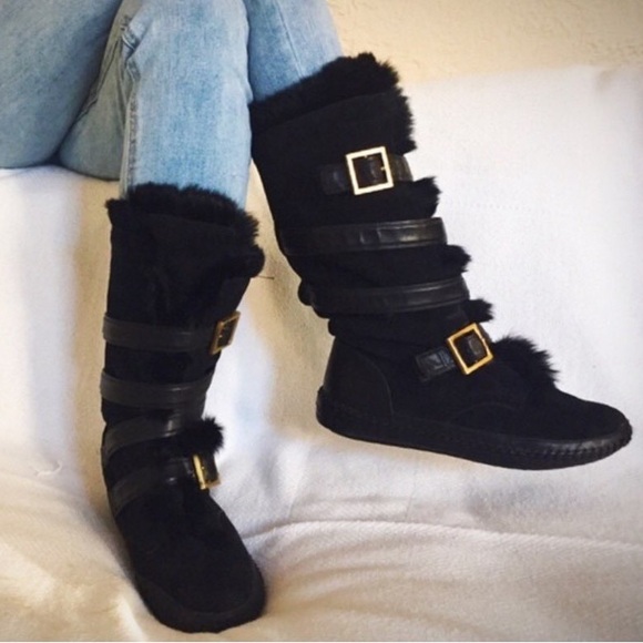 Black Fur filled Tory Burch boots 
never worn no box 
Perfect condition 
Size 6 - Picture 2 of 5